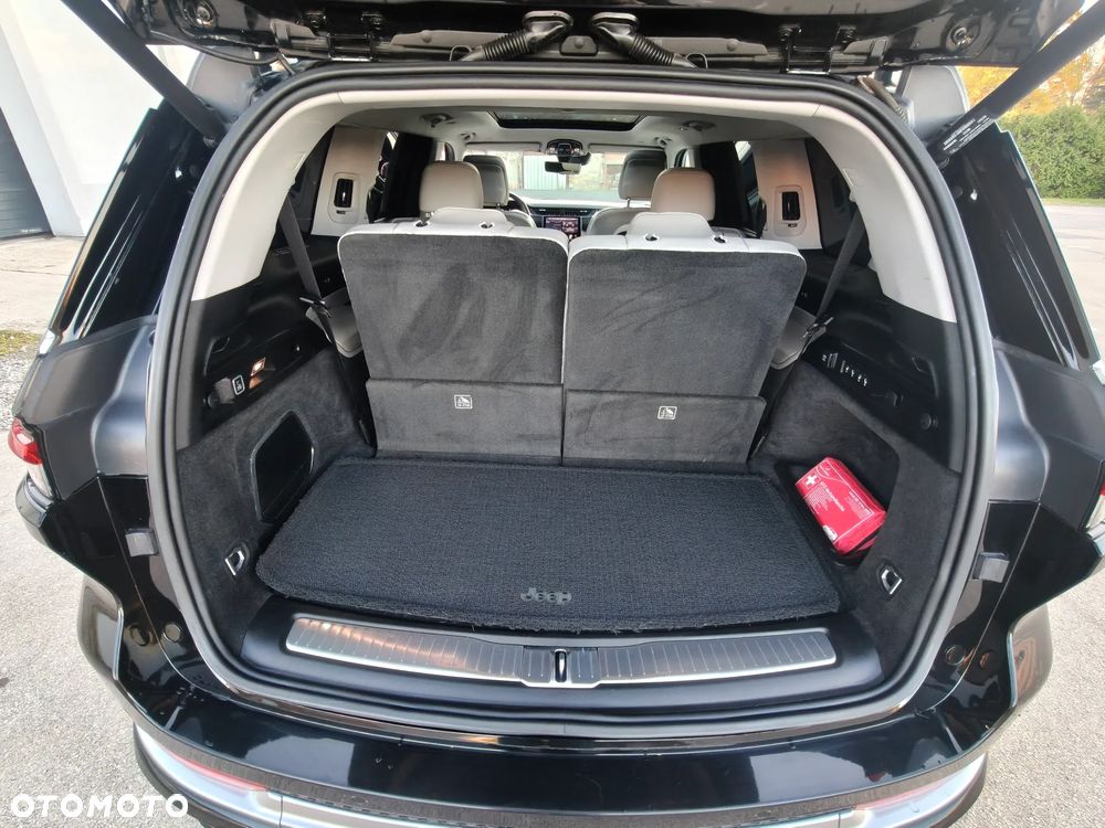 Jeep Grand Cherokee - 33