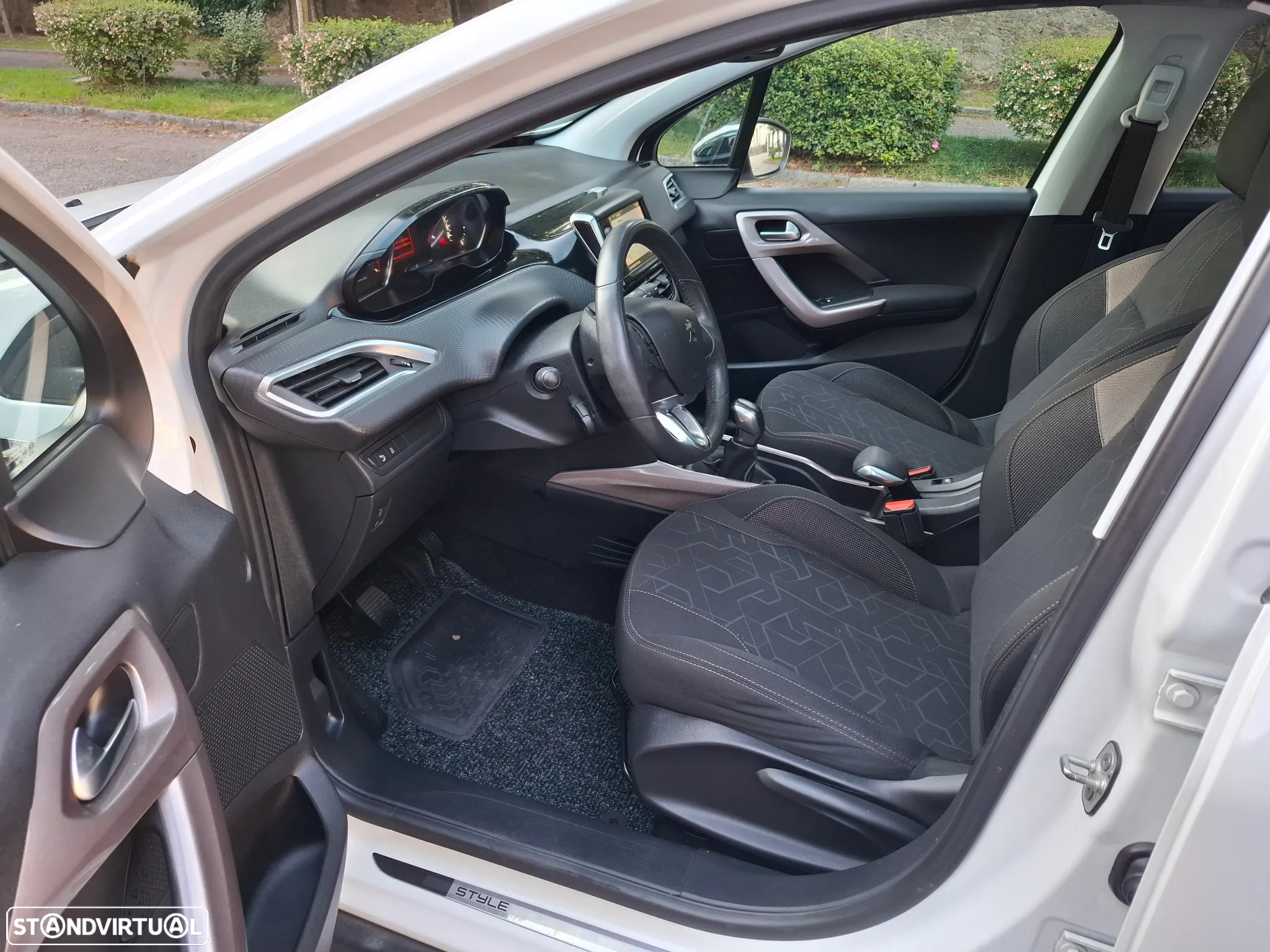 Peugeot 2008 1.2 PureTech Style - 20
