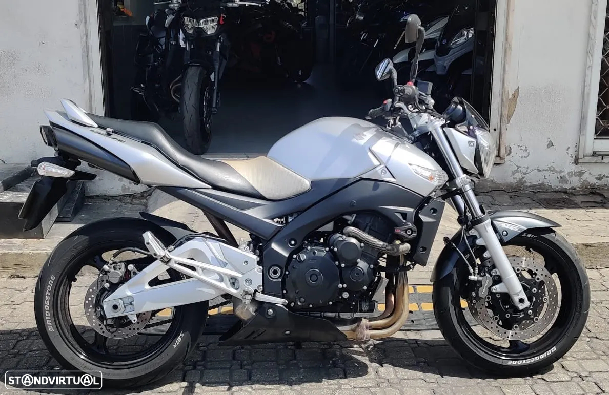Suzuki GSR 600 - 3