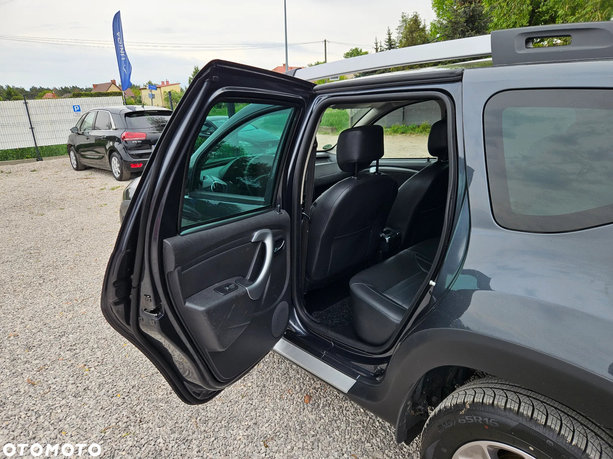 Dacia Duster 1.6 SCe Essential - 28