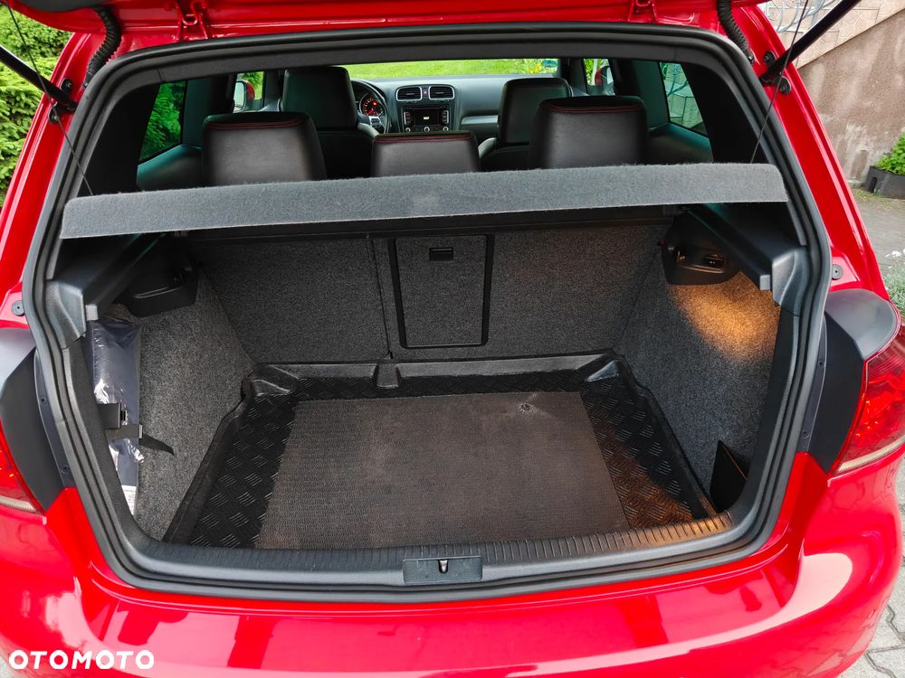 Volkswagen Golf 2.0 GTI adidas - 12