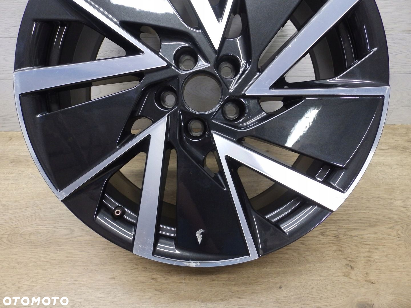 Felga Skoda Kamiq Scala 658 7Jx18H2 Et39 5x100 - 4