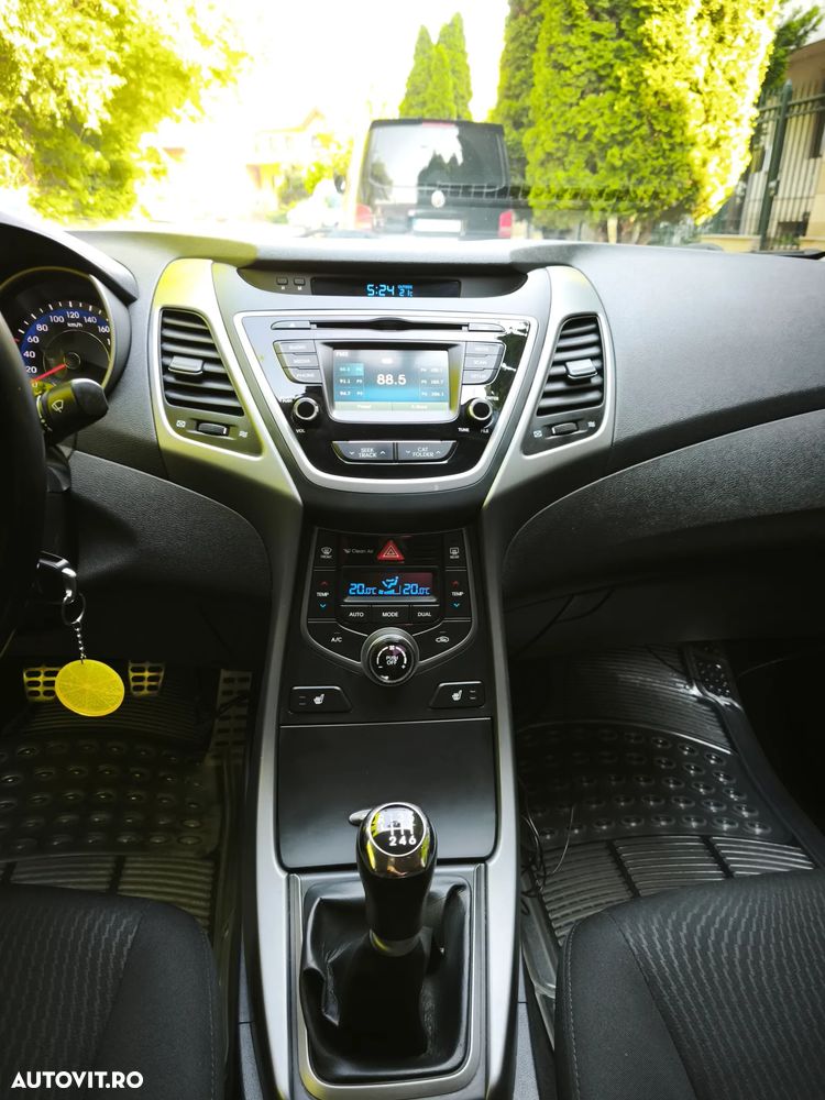 Hyundai Elantra 1.6 MPi - 15