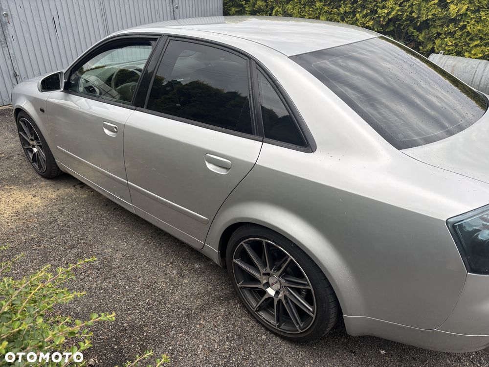 Audi A4 Limousine - 4