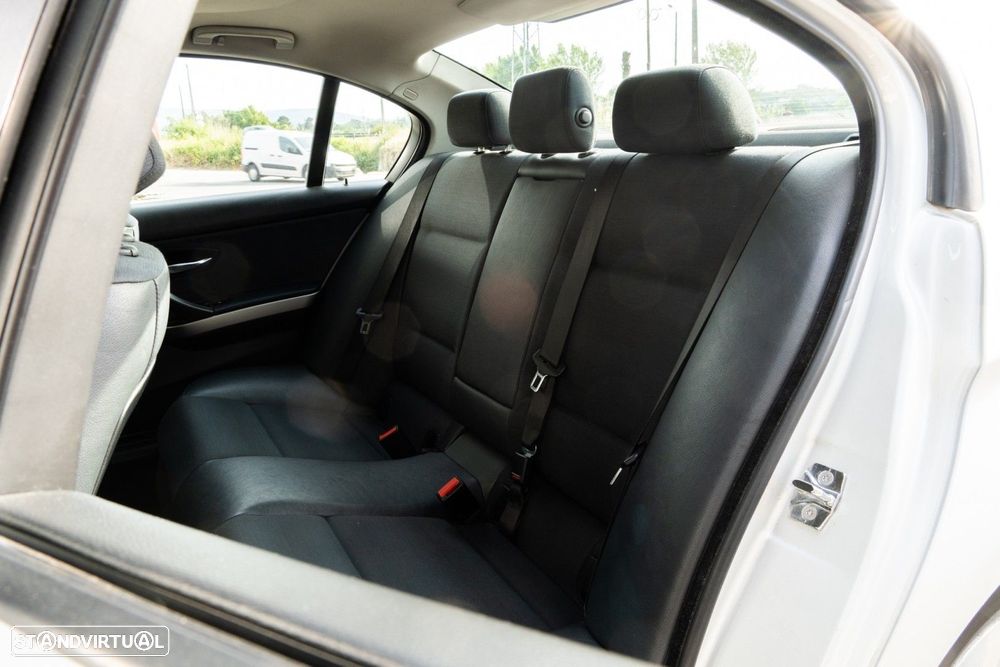 BMW 320 d EfficientDynamics - 40