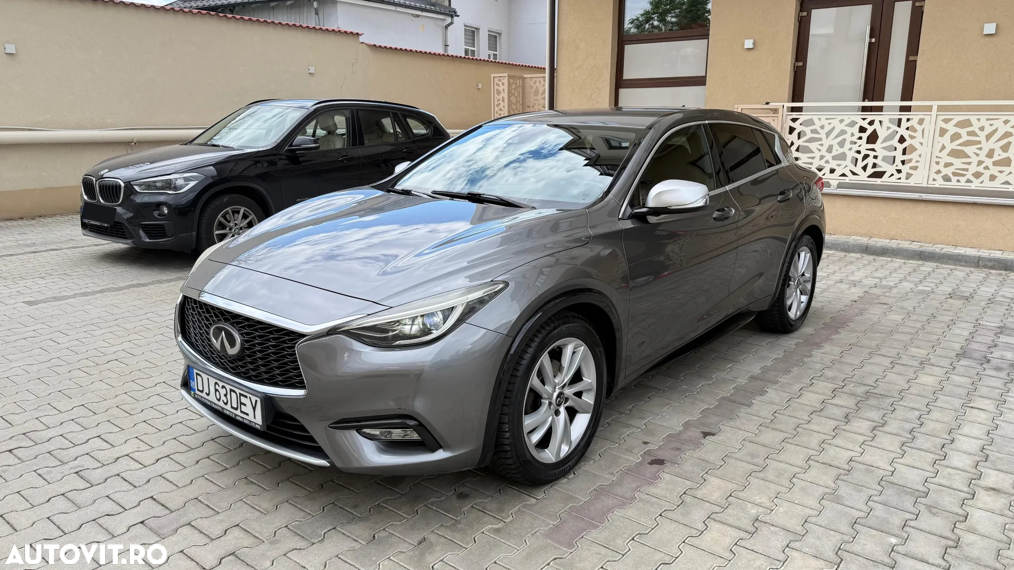 Infiniti Q30 1.5d DCT Premium City Black - 9