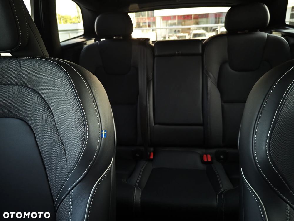Volvo XC 60 B4 B Plus Dark - 17