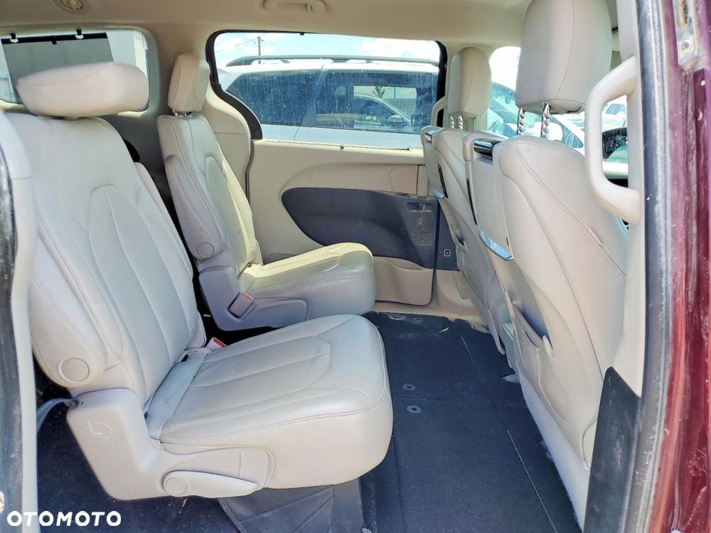 Chrysler Pacifica - 11