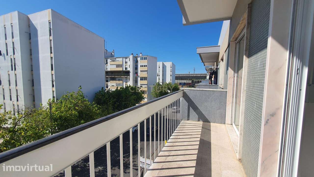 Apartamento T3 remodelado no centro em  Corroios - 2 Casa de Banho # I - Grande imagem: 2/16