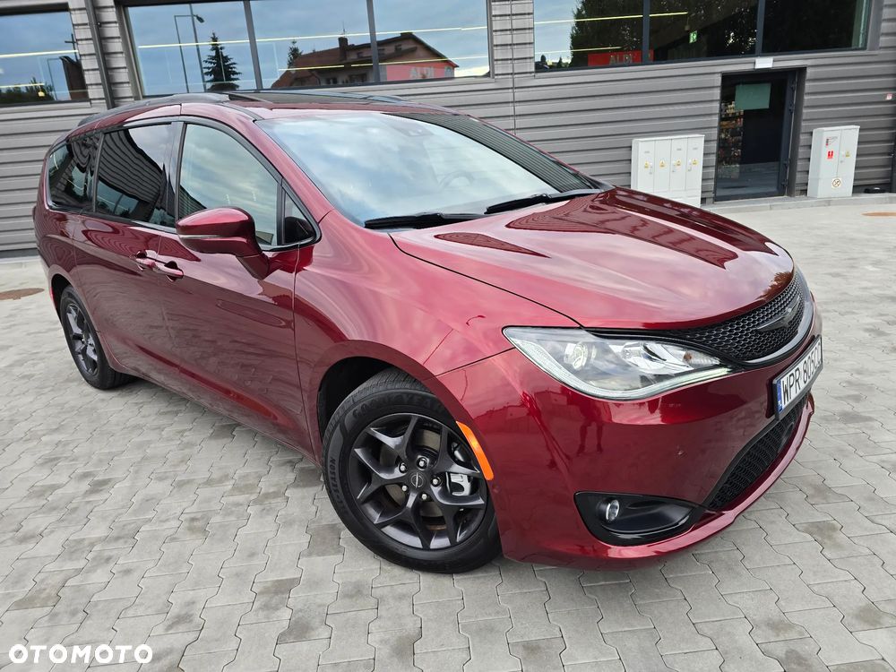 Chrysler Pacifica - 2