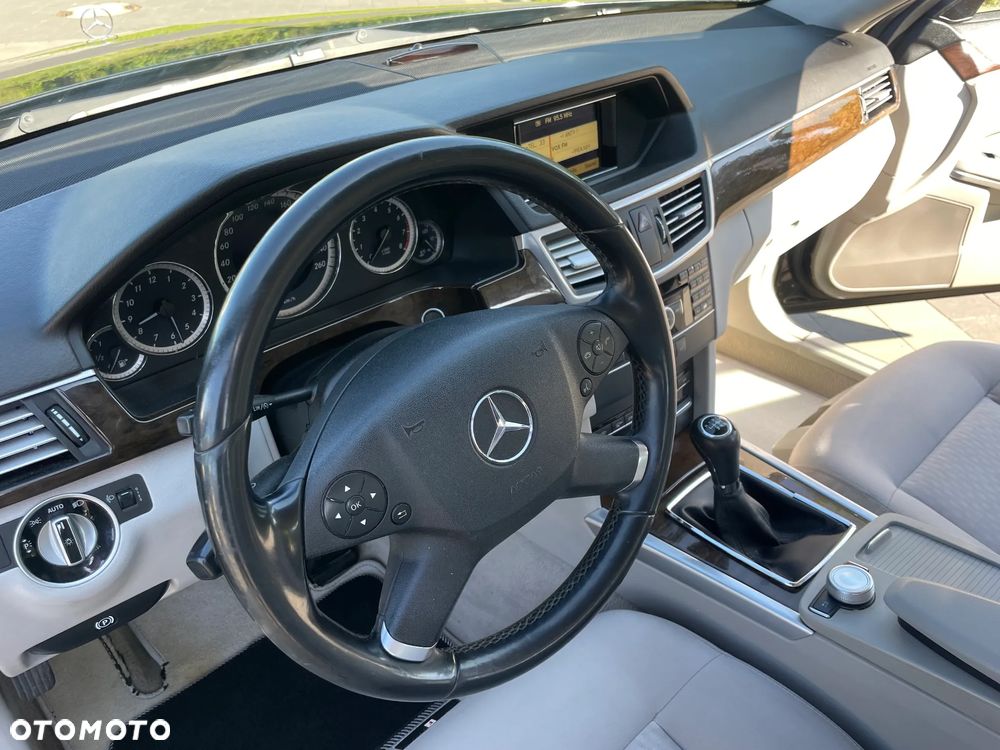 Mercedes-Benz Klasa E 200 CGI BlueEFFICIENCY - 12