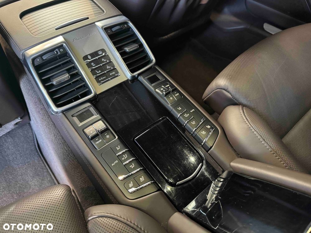 Porsche Panamera 4S Executive - 22