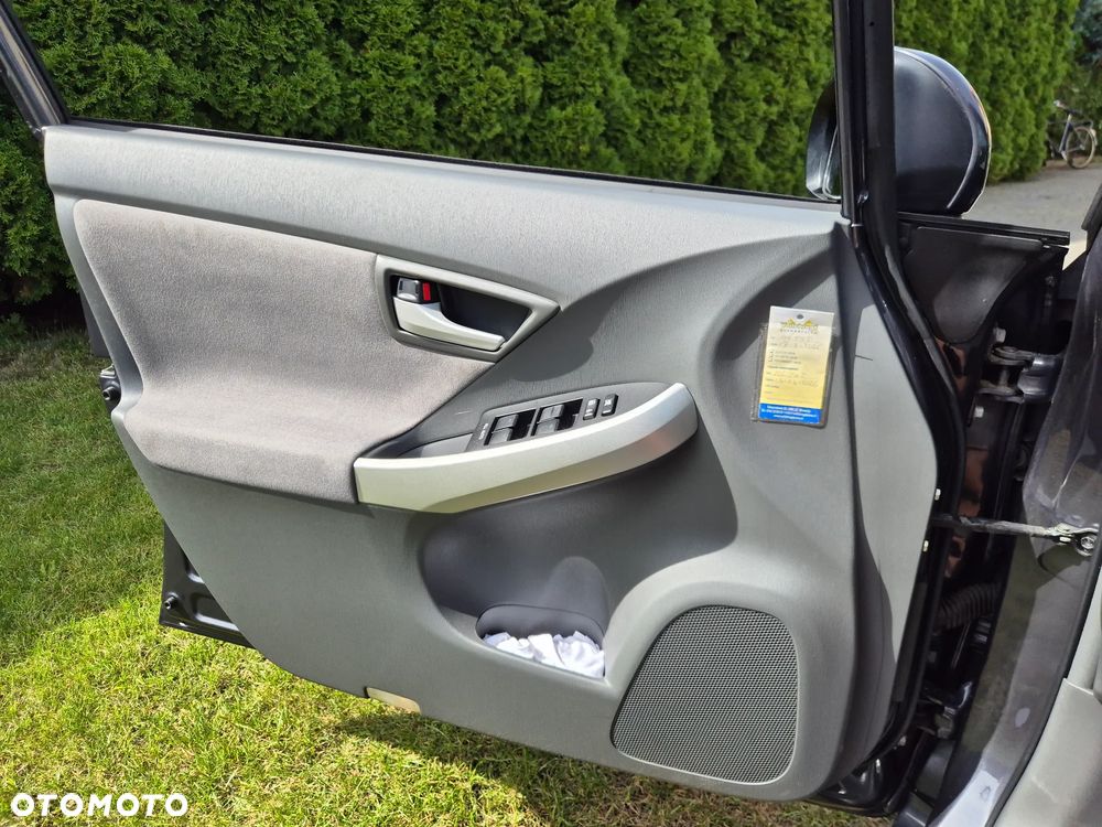 Toyota Prius (Hybrid) - 9