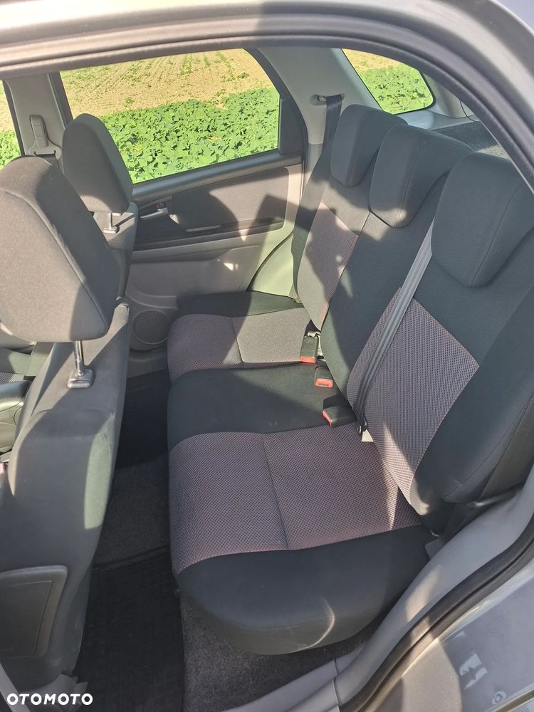 Suzuki SX4 1.9 DDiS 4WD GS / Premium - 12