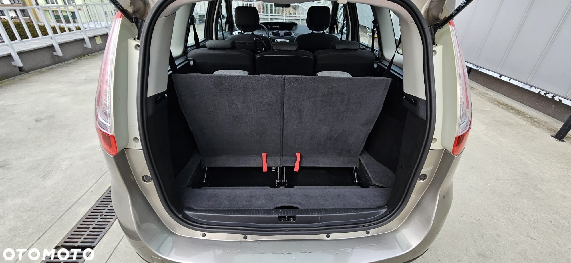 Renault Grand Scenic Gr 1.6 dCi Energy Bose Edition - 10