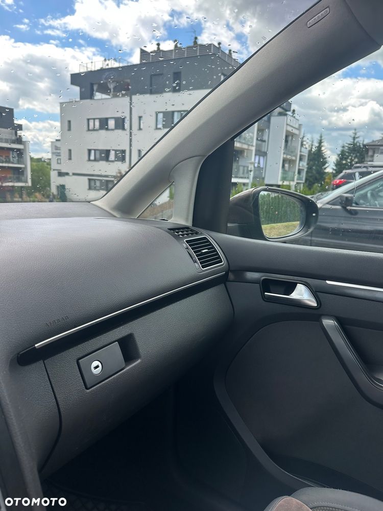 Volkswagen Touran 2.0 TDI Highline - 9