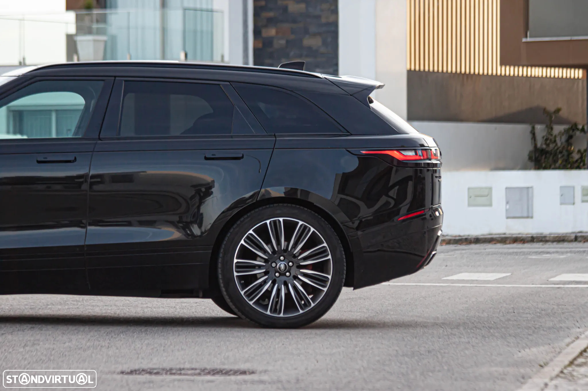 Land Rover Range Rover Velar 3.0 D R-Dynamic HSE - 10