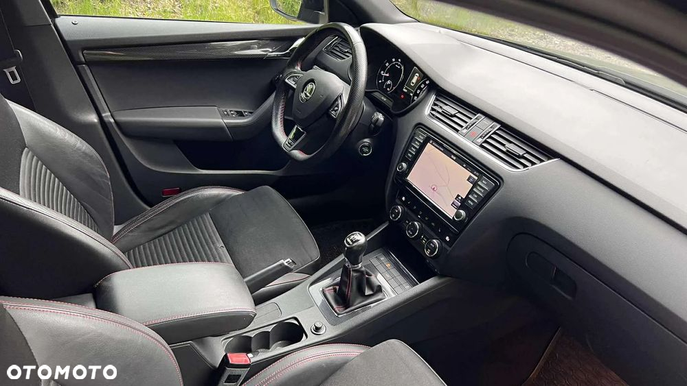 Skoda Octavia 2.0 TSI RS - 10
