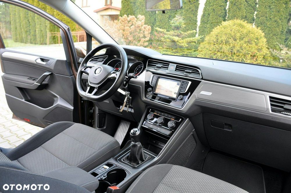 Volkswagen Touran - 25