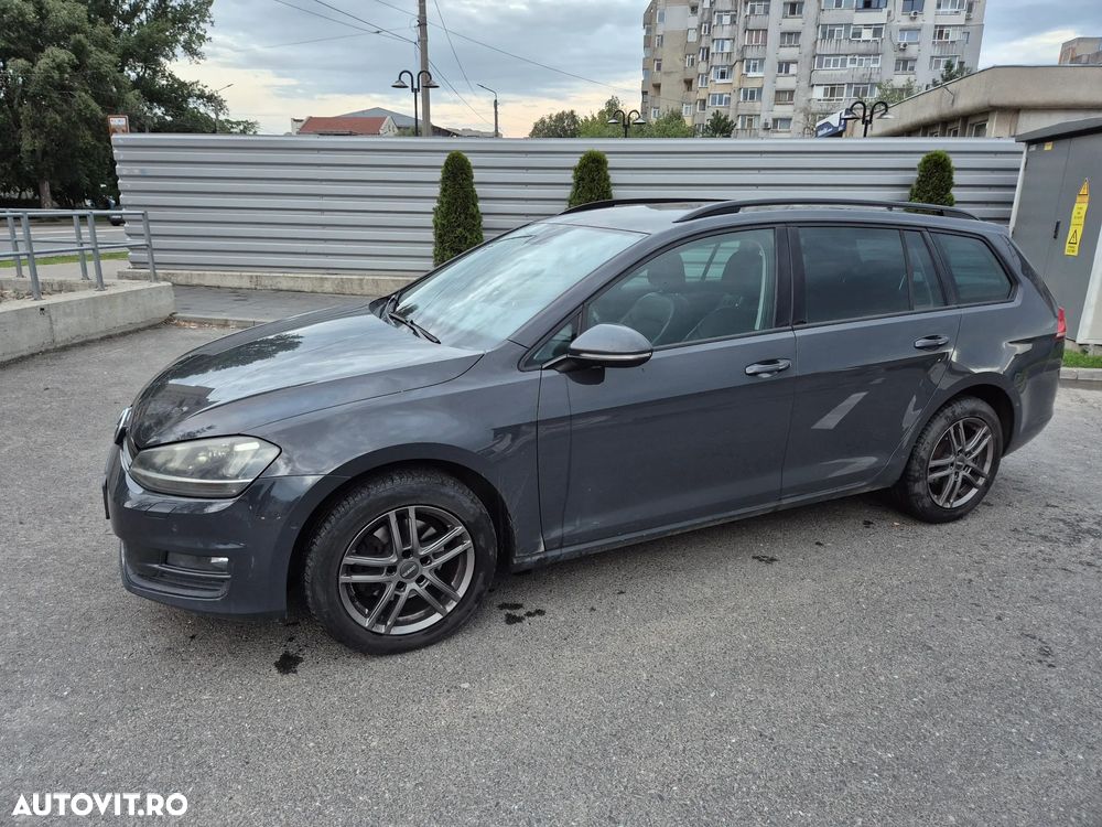 Volkswagen Golf - 1