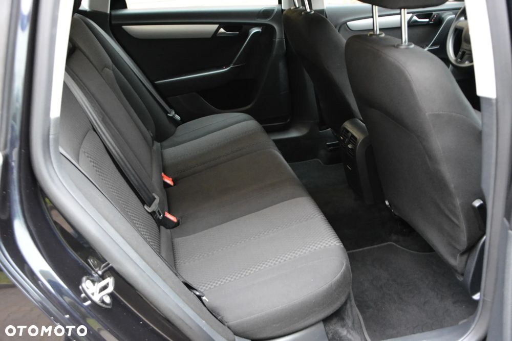 Volkswagen Passat - 30