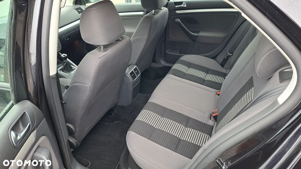 Volkswagen Jetta 1.6 Trendline - 17
