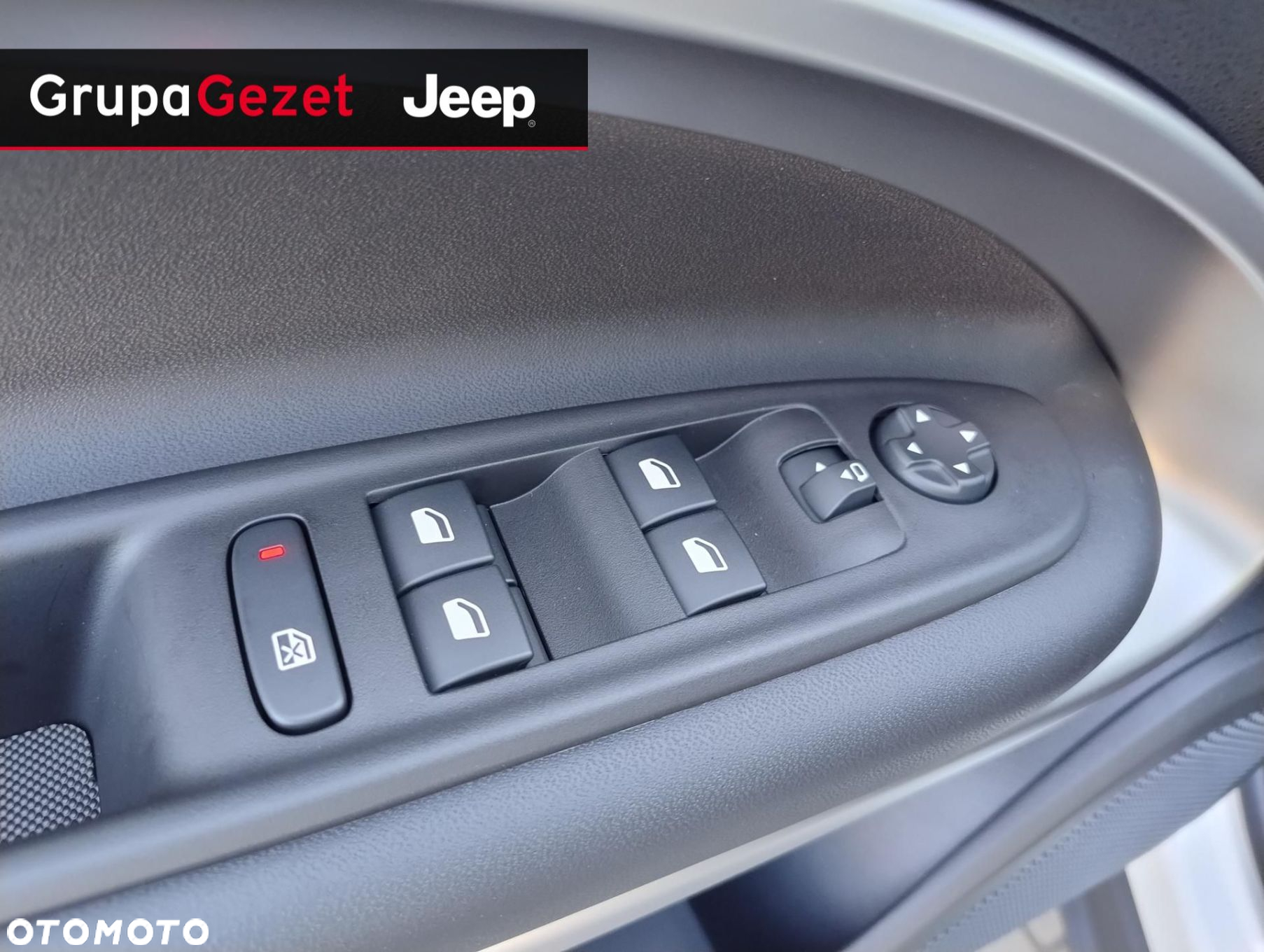 Jeep Avenger 1.2 T3 mHEV Summit FWD eDCT6 - 15