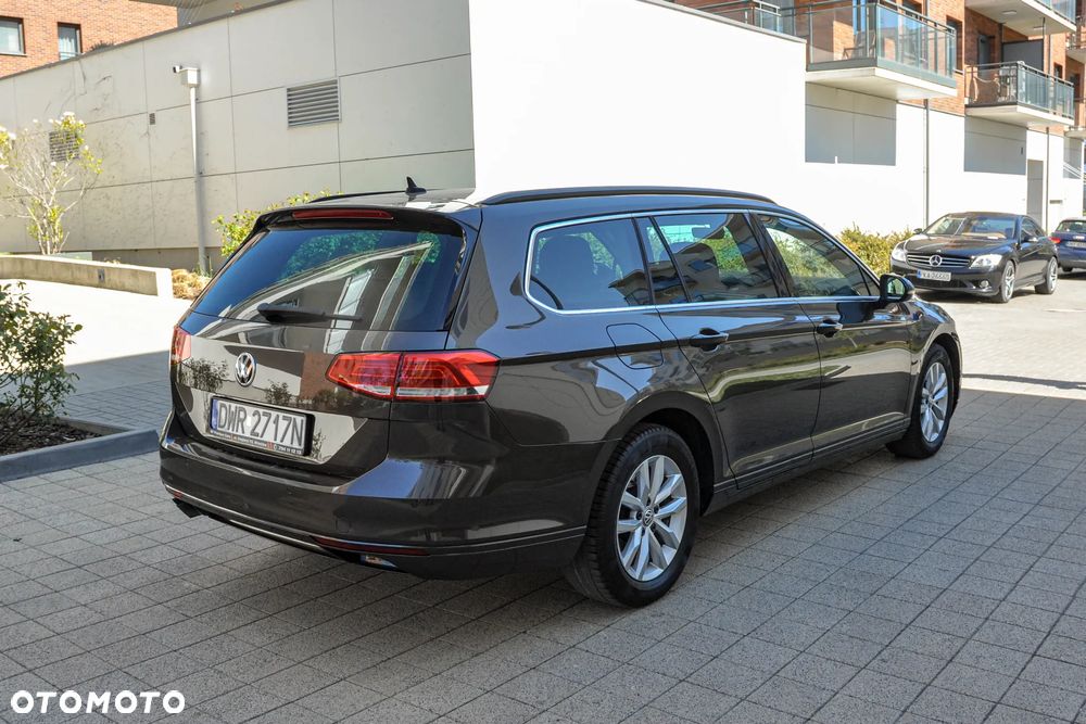 Volkswagen Passat - 4