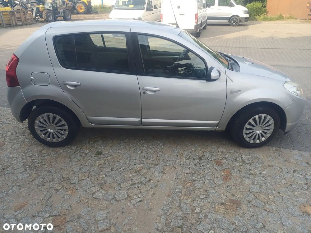 Dacia Sandero - 8