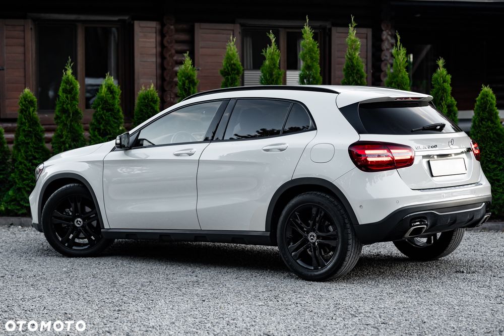 Mercedes-Benz GLA 200 7G-DCT - 11