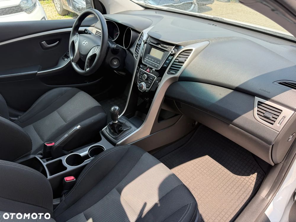 Hyundai i30 1.6 GDI Classic - 16