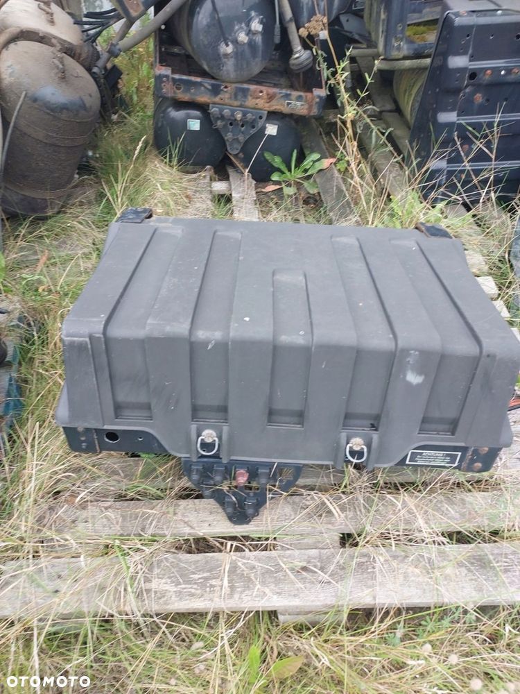 SKRZYNKA PODSTAWA AKUMULATORÓW Man - 1