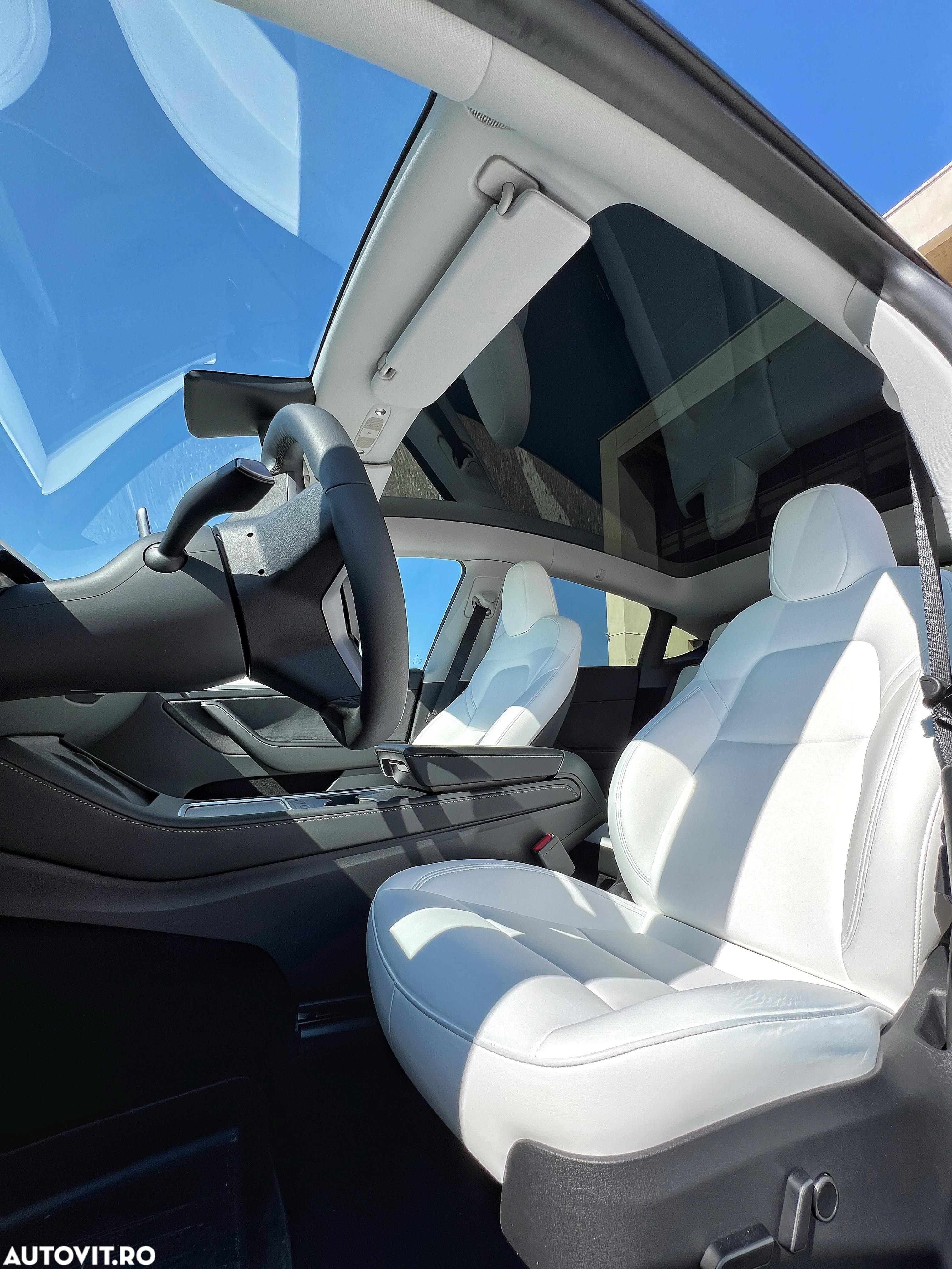 Tesla Model Y - 9