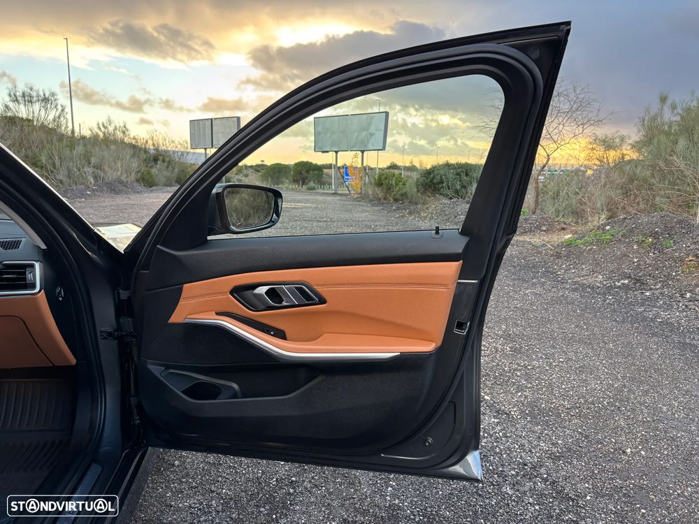 BMW 330 e Touring Line Sport Auto - 31