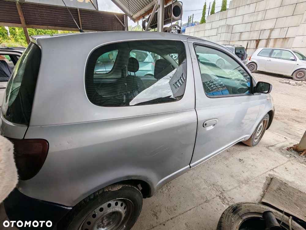 Drzwi prawe lewe Toyota Yaris I 3D - 9