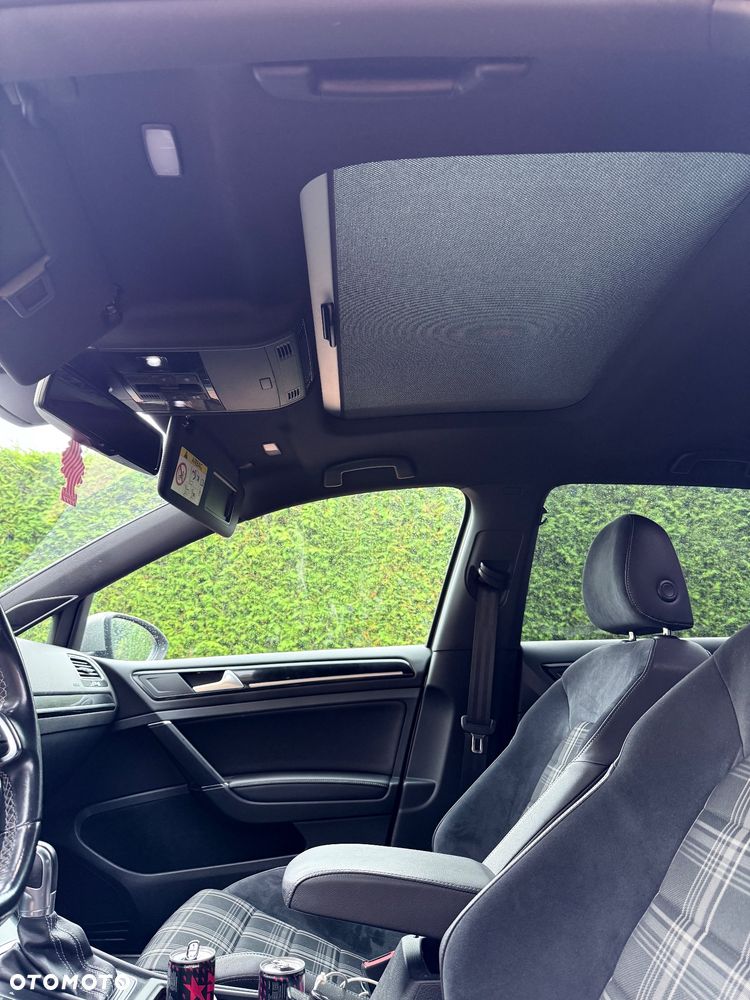 Volkswagen Golf - 12