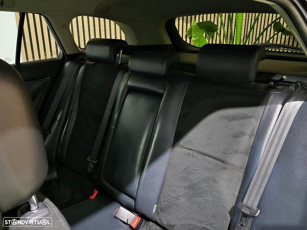 Toyota Avensis SW 2.0 D-4D Exclusive - 29