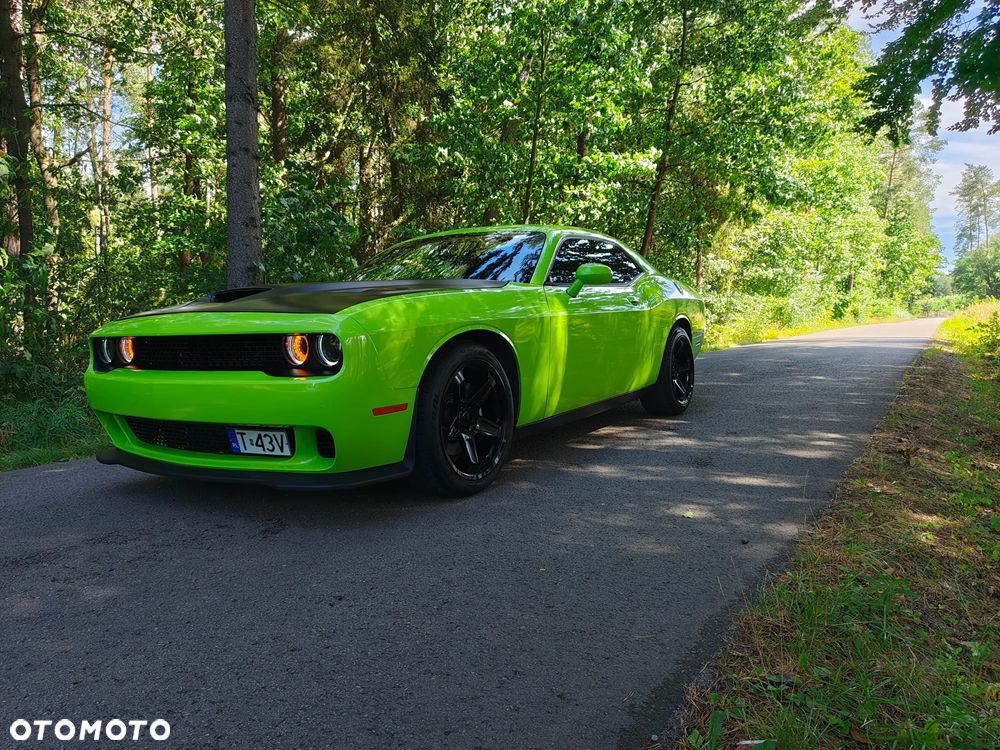 Dodge Challenger - 1