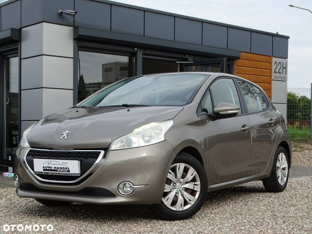 Peugeot 208 - 1