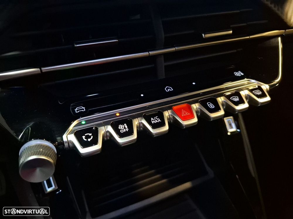 Peugeot e-2008 54 kWh Allure — fotografia 18