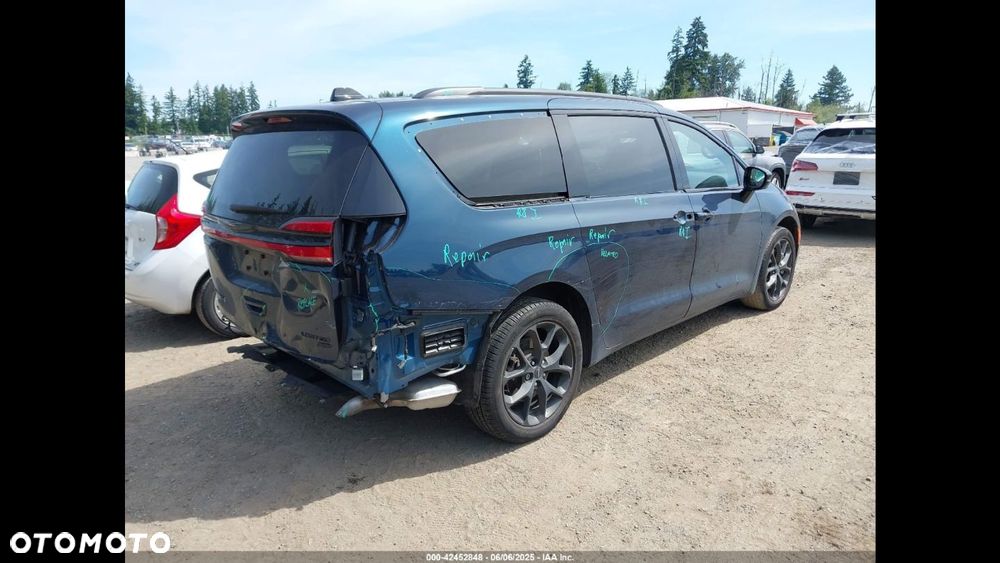 Chrysler Pacifica - 2