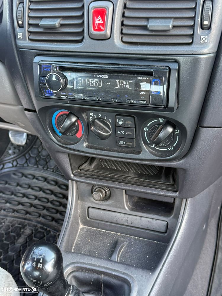Nissan Almera 1.5 Luxury - 4