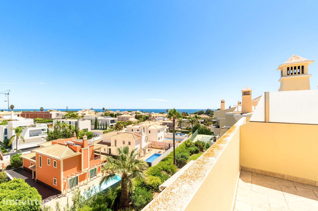 Magnífica penthouse renovada com vista mar, a pé da praia - Grande imagem: 3/34