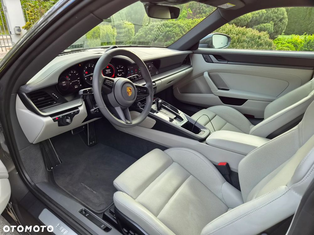 Porsche 911 Carrera - 7