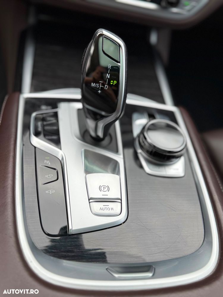 BMW Seria 7 750i xDrive - 30