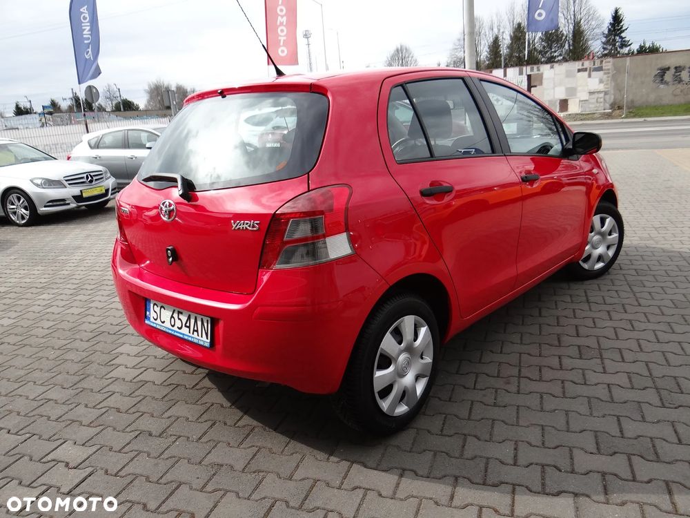 Toyota Yaris 1.0 Terra EU5 - 4