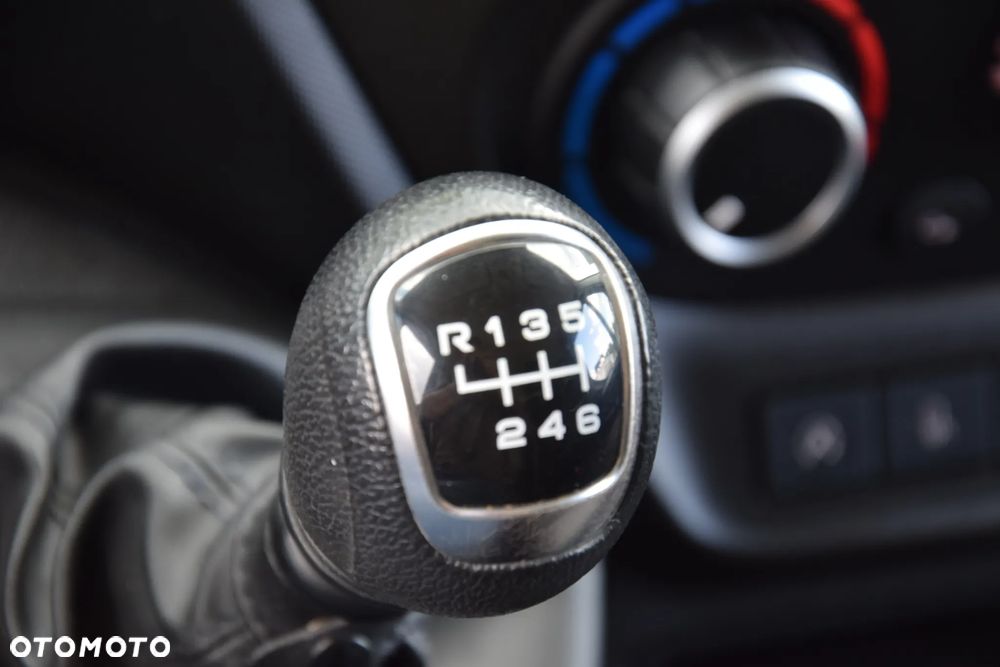 Iveco DAILY 35S12 / 2.3 - 120 KM / DOSTAWCZE / BLASZAK / KLIMA / TEMPOMAT / KLIMA / TRYB CITY / SERWISOWANY / SPROWADZONY Z NIEMIEC - 38