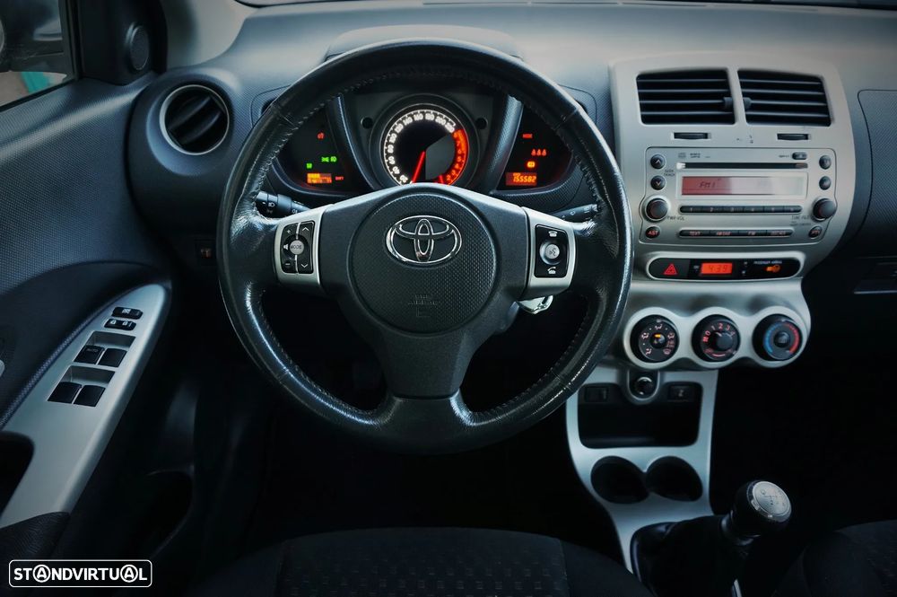 Toyota Urban Cruiser 1.33 4x2 Town - 28