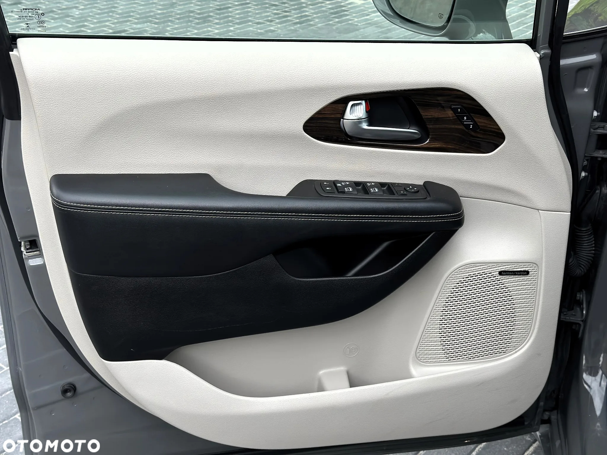 Chrysler Pacifica - 11