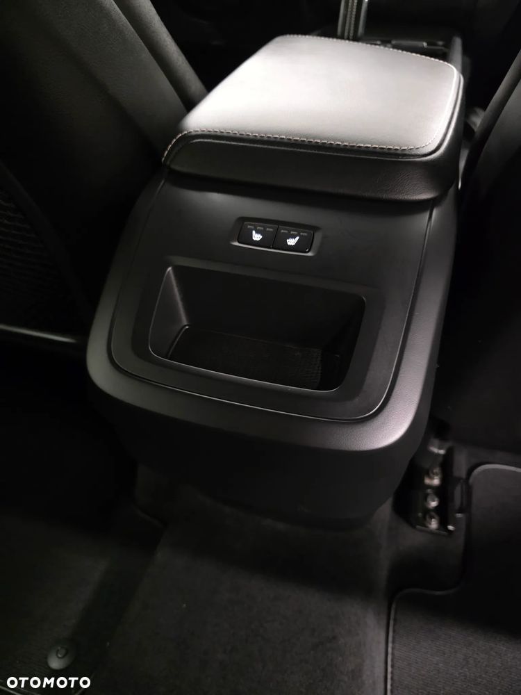 Volvo XC 60 B4 D AWD Plus Dark - 21